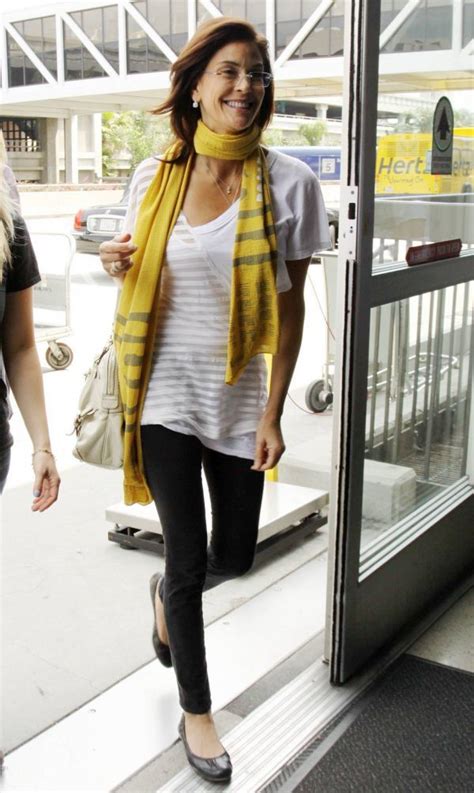 Teri Hatcher Casual Everyday Fashion How To Wear Scarves Teri Hatcher