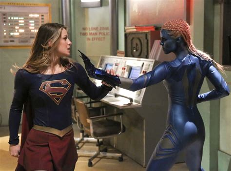 See Laura Vandervoorts Dramatic Transformation Into Supergirls Indigo