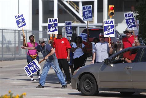 Pictures Uaw Auto Workers On Strike At Gm — Quartz