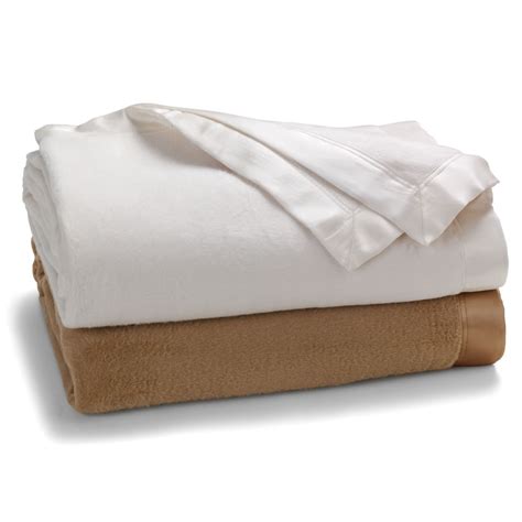 The Only Washable Silk Blanket King Hammacher Schlemmer