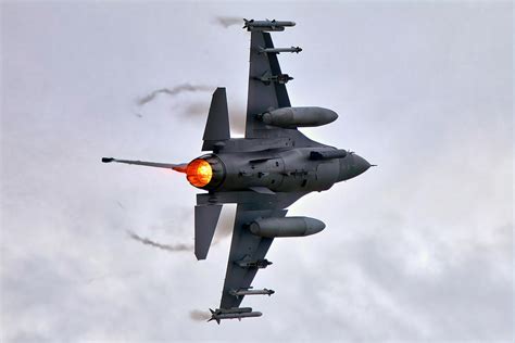 F16 Burn And Turn Photograph By James Anderson