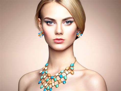Beautiful Fashion Girl Portrait Makeup Jewelry Wallpaper Girls