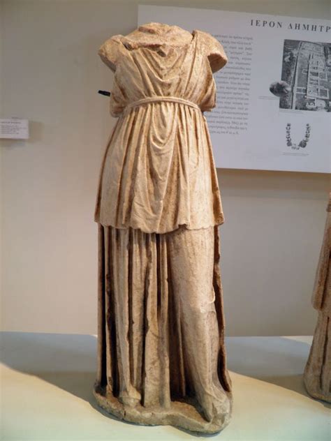 a popular ancient greek costume was the peplos it was worn by greek women and was a very commonly