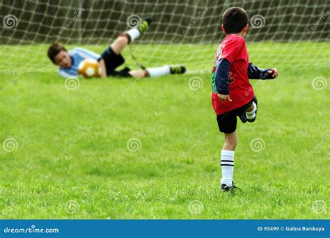 Jungen Die Fußball Spielen Stockbild Bild Von Wächter Konkurrierend 93499