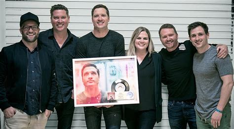 Walker Hayes You Broke Up With Me Certified Riaa Gold The Country Note