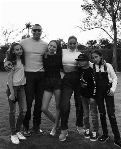 Jennifer Lopez And A Rods Daughters Look Identical In New Photo And