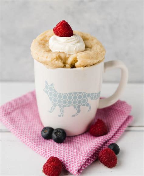 If you are craving a fluffy vanilla cake, this recipe will fix it quickly! Moist Vanilla Mug Cake Recipe (2 Minutes!) | RecipeLion.com