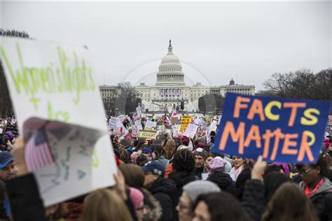 راهپیمایی زنان در واشنگتن علیه ترامپ خبرگزاری آناتولی