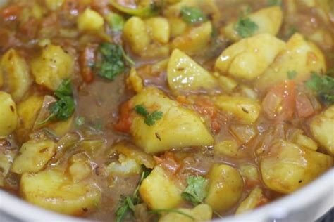 Potato Curry Easy Aloo Curry Cook Click N Devour