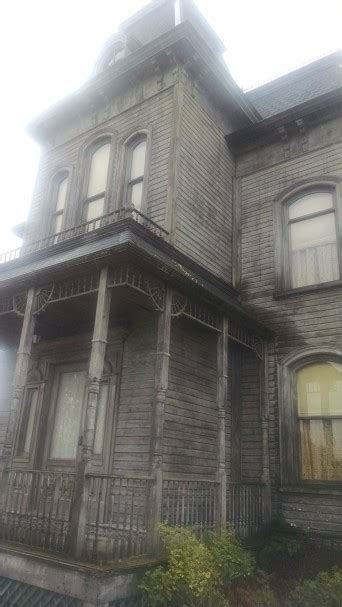 Inside Bates Motel Photos From The Shows Set