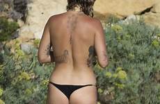 topless tomando sol aznude paparazzi boyfriend gavras romain browse sorprenden