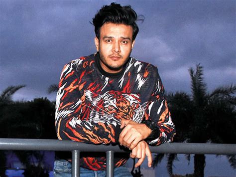 Aniruddh made his debut in imagine tv's raajkumar aaryyan.1 later he entered sahara one's woh rehne waali. Aniruddh Dave: I am still clueless as to why I was made to ...