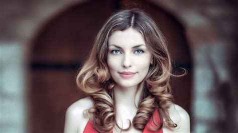 It also protects hair from external factors such as heat, dust and humidity. Hair Serum (हेयर सीरम)- How to Use (कैसे इस्तेमाल करे) and ...