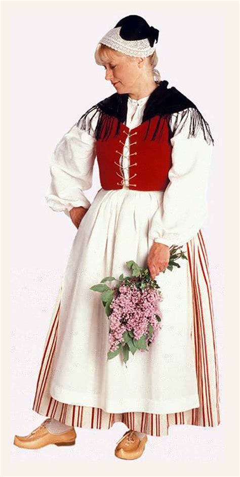 costumes finlande uurainen traditional outfits traditional dresses scandinavian outfit