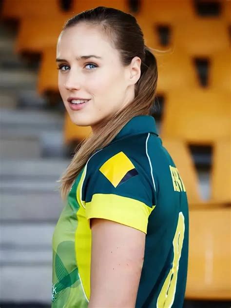 top 10 most beautiful women cricketers in the world
