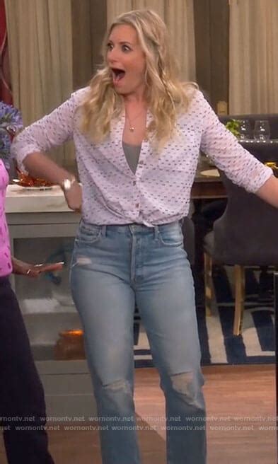 Wornontv Gemmas Distressed Jeans On The Neighborhood Beth Behrs