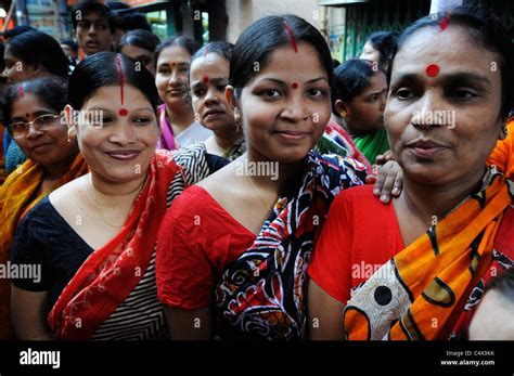 Bengali Women In Dhaka Bangladesh Stock Photo Alamy