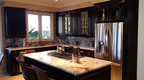 Kitchen cabinet refacing or resurfacing does not demand extensive renovation works. Kitchen cabinet refacing - Guaranteed lowest price!