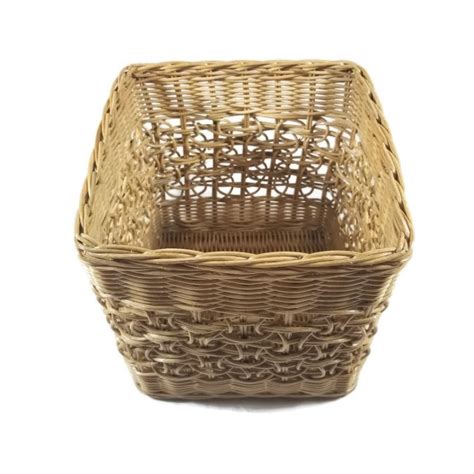 Produk anyaman dari indonesia sendiri telah digemari oleh mancanegara dengan berbagai motif dan bentuk yang menarik.aneka produk dari bambu ini kerajinan bahan keras batuselain kayu dan rotan, indonesia terdapat sumber alam bebatuan. Tokuniku - Kerajinan Tangan Rotan - Keranjang Kotak Kecil ...