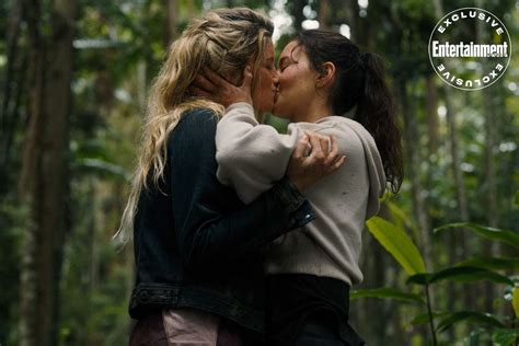 The Wilds Season 2 First Look Shows Shelby And Tonis Relationship