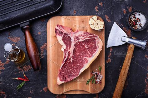 The flavor is just wonderful. Raw T-bone steak and iron grill pan in 2020 | T bone steak ...