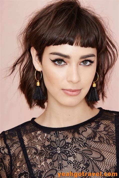 36 Cute Short Hair With Bangs That Youll Want To Get Yeahgotravel Short Hair Styles Bobbed