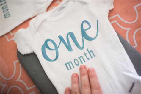 Diy Month By Month Baby Onesies Cricut Baby Onesies