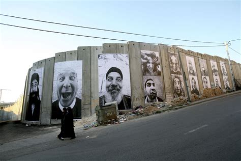 Jr Israeli And Palestinian Face 2 Face Photographie Street Art Art