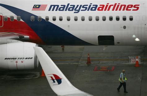 mh148 malaysia airlines plane makes emergency landing in melbourne