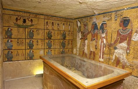 Túmulo Kv62 A Tumba De Tutancâmon Com O Sarcófago E A Múmia Do Faraó