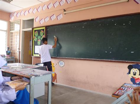 Whiteboard, white board, whiteboard eraser, chalkboard eraser. Zaman Sudah Berubah, Guru Suruh Anak Didik Padam Papan ...