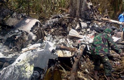 First Bodies Recovered From Indonesia Plane Crash Site New Straits