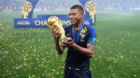 Pace has always been an important attribute in the video games once again, psg and france superstar kylian mbappe has been named as the game's equal fastest player, retaining his pace. FIFA 21 cover features PSG star Kylian Mbappe - Sportify News