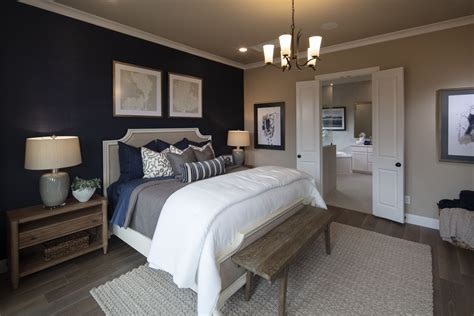 A Navy Blue Accent Wall In The Bedroom Creates A Look Of Elegance And Depth This Dark Blue Wall