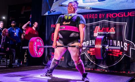 Champion Powerlifter Becci Holcomb Shares Her Pregnancy Birth Story