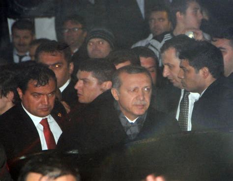 Cumhurbaşkanı Erdoğan Yurda Döndü Cumhurbaşkanı Erdoğan şehit Savcı Kiraz ın Ailesine Taziye