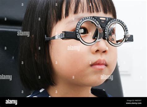 Optometrie Kinder Stockfotos Und Bilder Kaufen Alamy