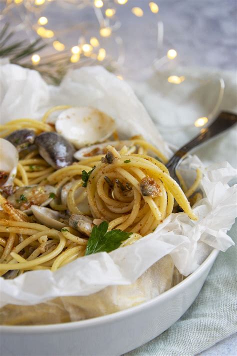 Spaghetti Con Le Vongole E Bottarga Al Cartoccio Ilgattoghiottoit
