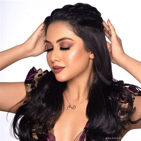 Want To Master The Art Of Makeup Ladies Hina Khan And Reem Sameer Shaikh Are Here To Your Rescue