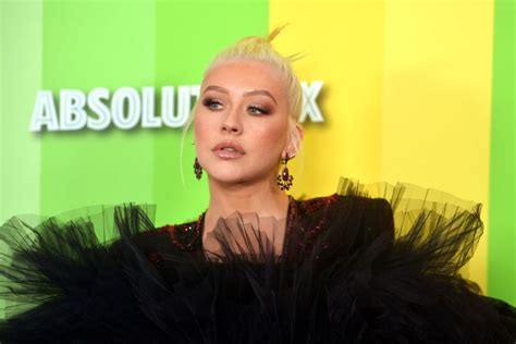 Christina Aguilera Poses Topless To Announce Her Next Presentation El