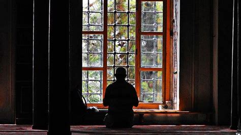 Sholat lailatul qadar adalah ibadah sholat sunnah yang khusus dikerjakan untuk menyambut malam lailatul qadar di bulan ramadhan atau yang lebih di sini kita akan membahas penjelasan lengkap mengenai niat serta tata cara melaksanakan sholat sunnah lailatul qadar yang benar, sesuai. Tips Mendapatkan Malam Lailatul Qadar, Serta Niat dan Tata ...