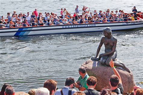 240 Estátua Da Pequena Sereia Fotos De Stock Imagens E Fotos Royalty