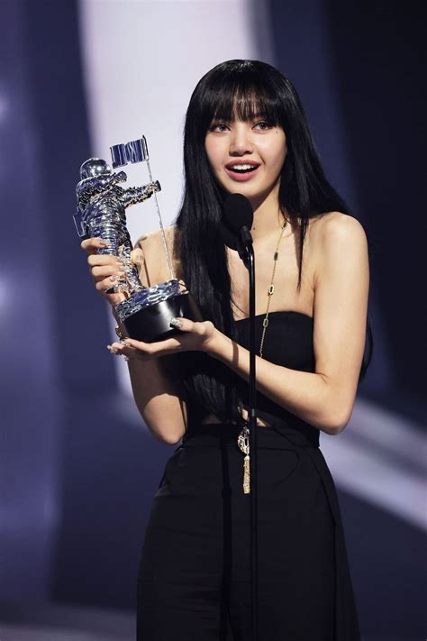 Blackpinks Lisa Wins ‘best K Pop Award At 2022 Mtv Vmas