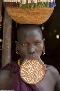 Stunning Photos Reveal The Unique Beauty Of Ethiopia S Much Feared Mursi Tribe Daily Mail Online