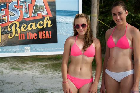 Dsc Beautiful Bikini Sisters Siesta Beach Flickr