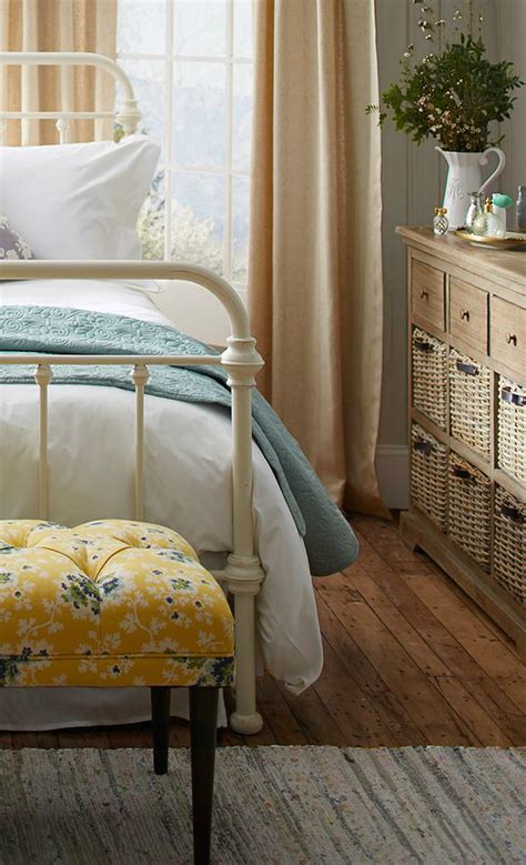 View our best bedroom decorating ideas for master bedrooms, guest bedrooms, kids' rooms, and more. 10 Steps to Create a Cottage-Style Bedroom | Decoholic
