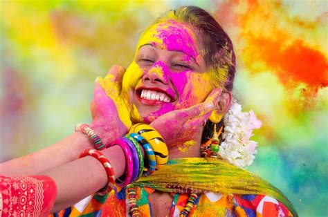Holi 2024 6 Eye Care Tips To Keep In Mind While Playing With Colours