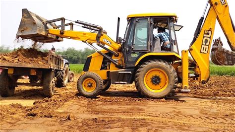 new jcb 3dx xtra backhoe loader machine loading mud in sonalika and mahindra tractor jcb