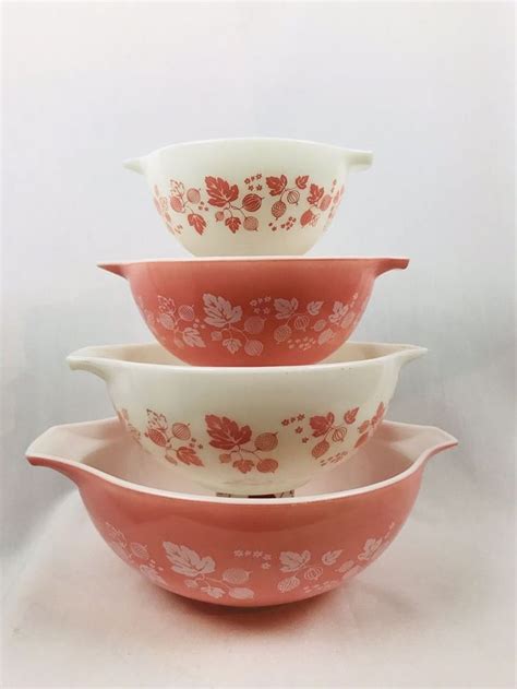 Vintage Set Pyrex Pink Gooseberry Nesting Cinderella Mixing Bowls
