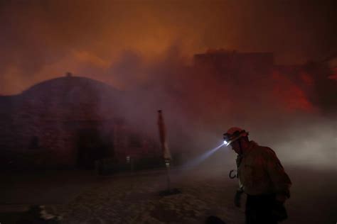Tick Fire Live Updates 40000 Evacuated Six Homes Destroyed Los